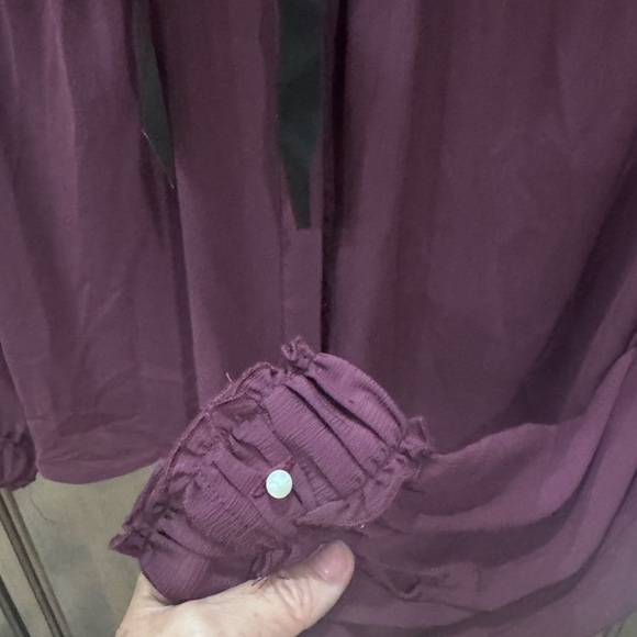 Excellent preloved condition Few Moda Wine Color Hidden-button Blouse Size Med - Picture 5 of 11